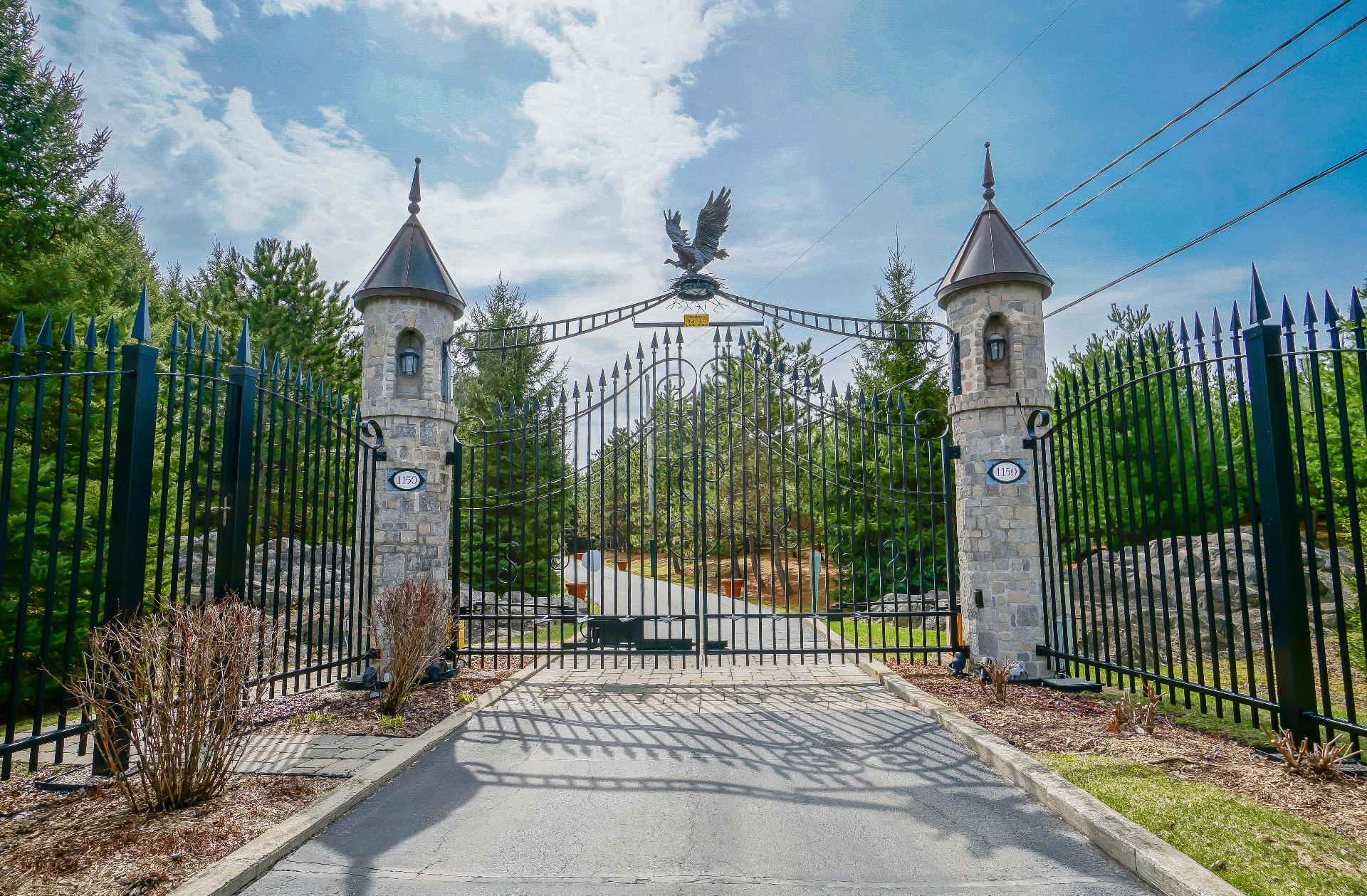 Luxury Houses For Sale Montréal, QC MarieYvonne Paint