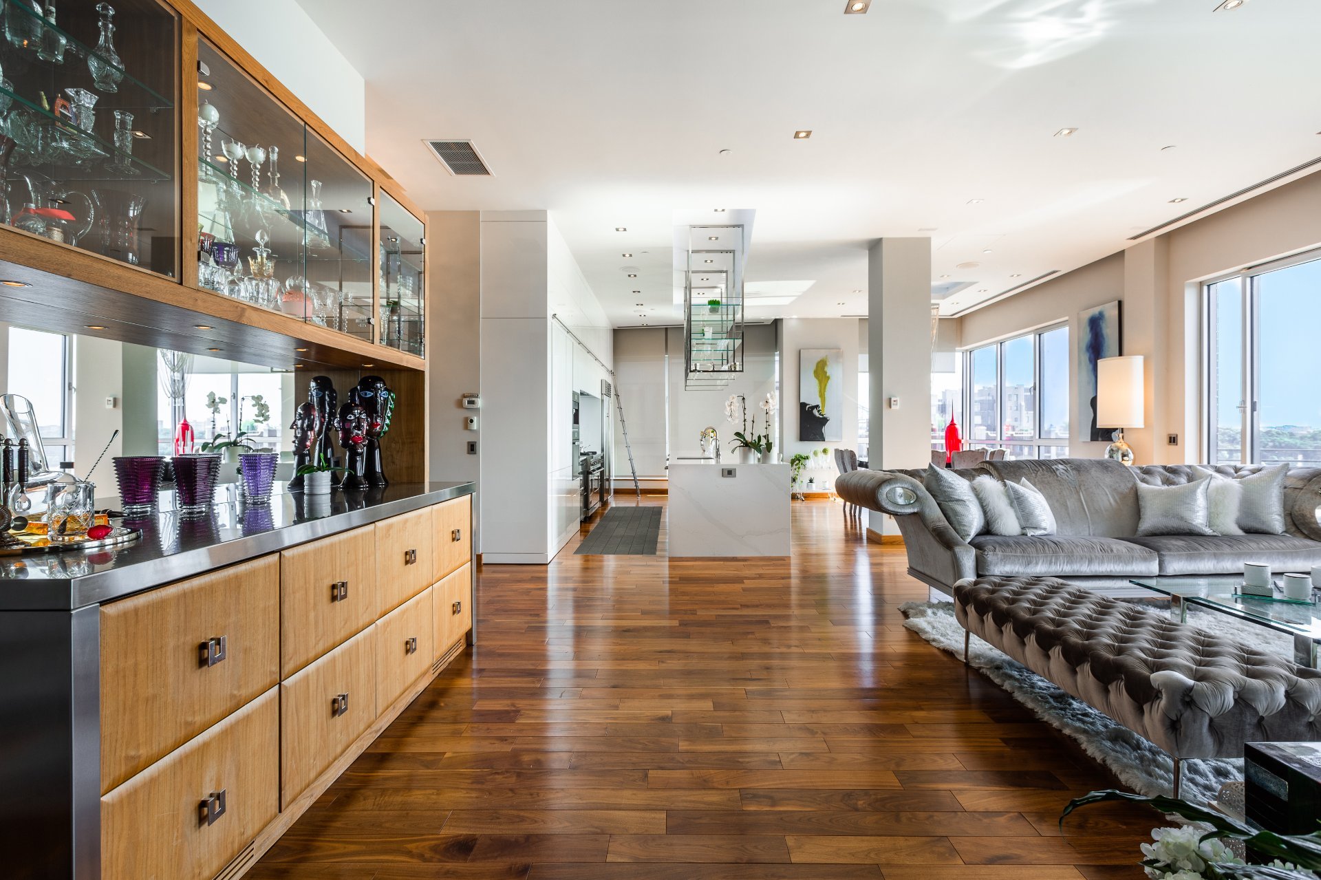 859 Rue de la Commune E. 903905, VilleMarie (Montréal), H2L0B9