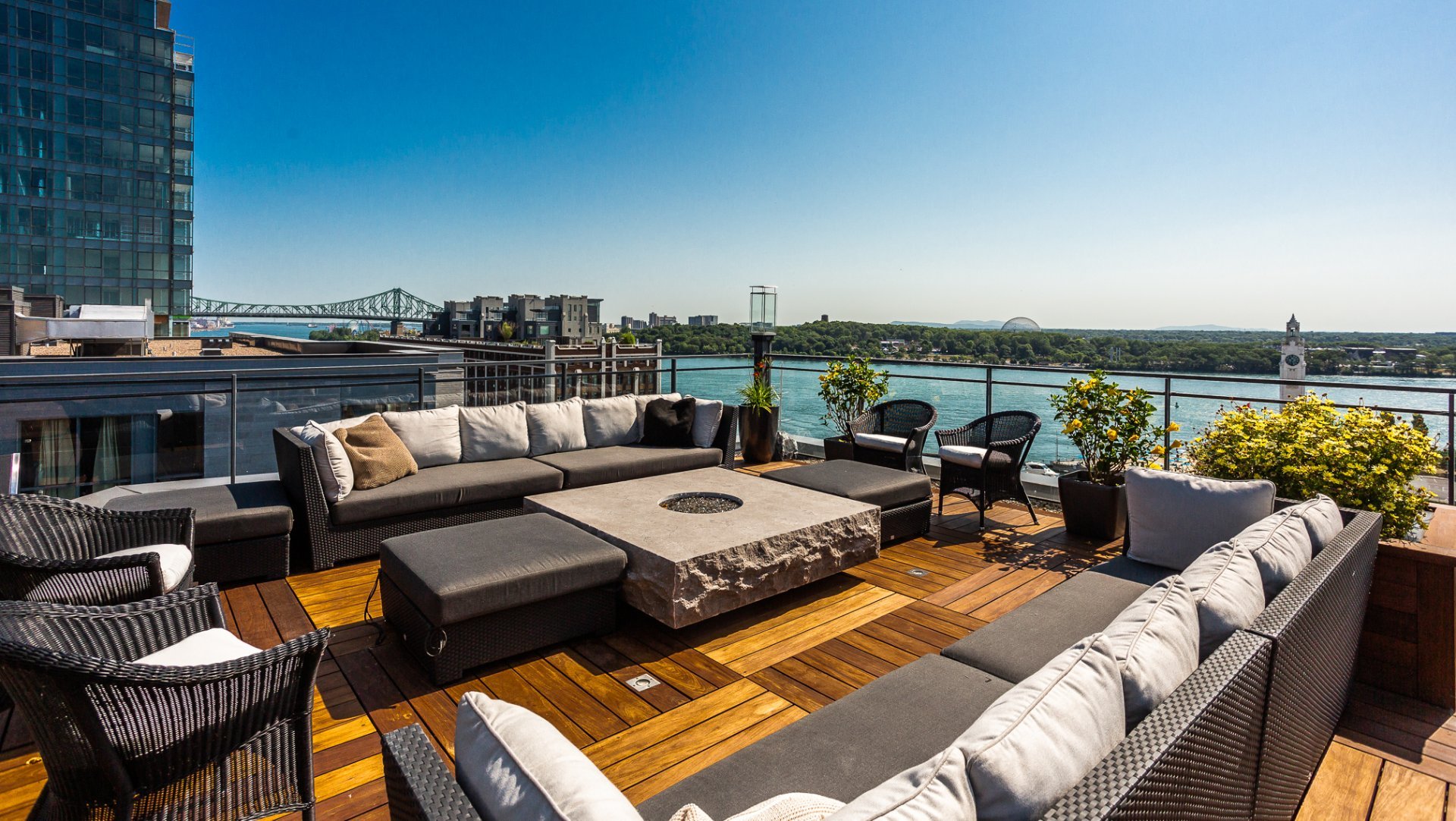 859 Rue de la Commune E. 903905, VilleMarie (Montréal), H2L0B9